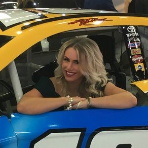 Meet your Posher, Elizabeth